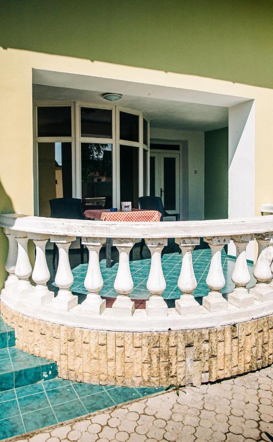 Castle Village Apartment Krasnohorske Podhradie ภายนอก รูปภาพ