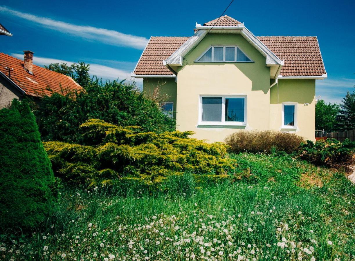 Castle Village Apartment Krasnohorske Podhradie ภายนอก รูปภาพ