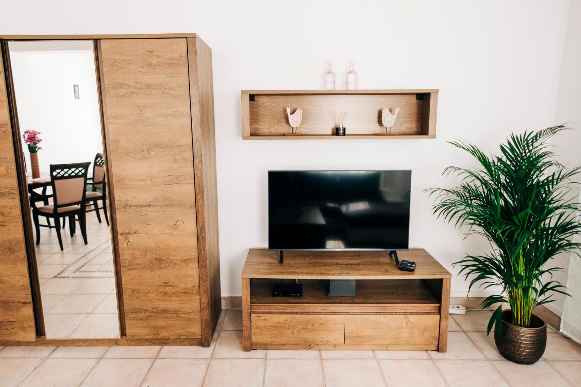 Castle Village Apartment Krasnohorske Podhradie ภายนอก รูปภาพ