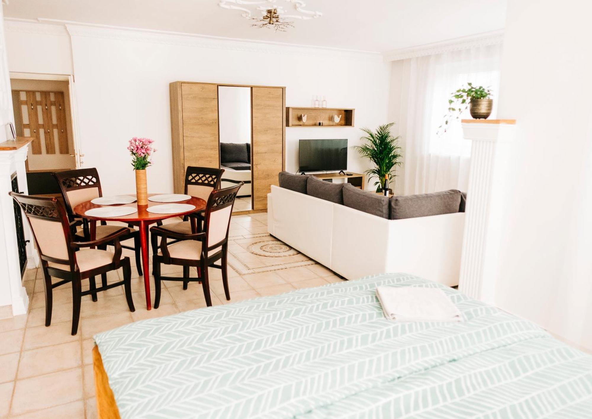 Castle Village Apartment Krasnohorske Podhradie ภายนอก รูปภาพ